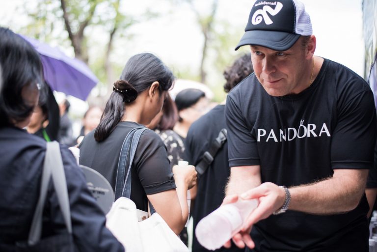PANDORA Production Thailand hands out drinking water and napkins in remembrance of the late King